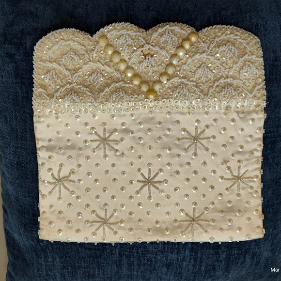 Chic Cream Beaded Clutch - Picture 3 of 7
